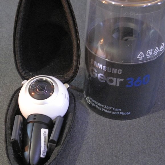 Samsung Gear 360 Real 360° High Resolution VR Camera - Picture 9 of 12